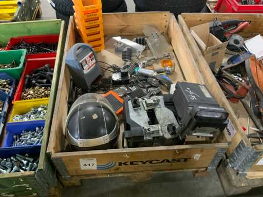 Installatiemateriaal en motorfiets onderdelen