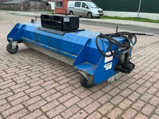 2017 Delvano Straatveegmachine