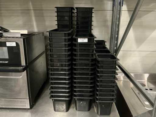 Ró?ne plastikowe pojemniki (110x)