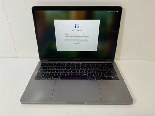 Apple MacBook Pro 13", Core(TM) i5 8ª generazione, 16 GB di RAM, 256 GB NVMe Laptop