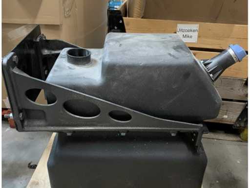 Réservoir Man Urea Adblue 80L Noir avec cadre - 81.15402-5050