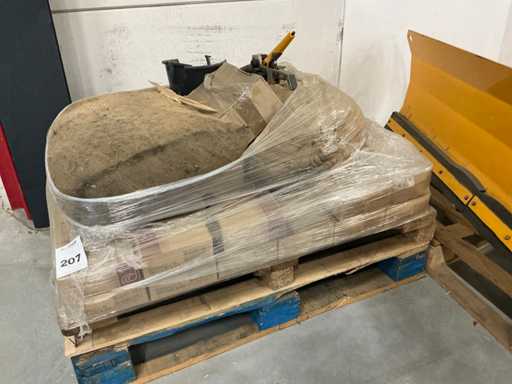 Partia metalowych klamr