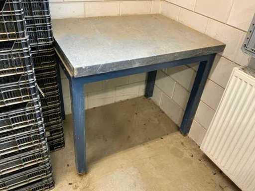 Flacher Tisch