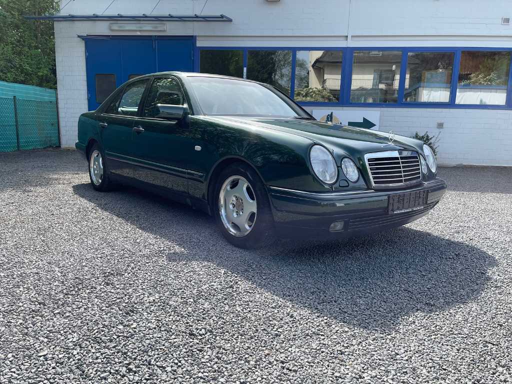 Mercedes-Benz - E320 (W210) - Youngtimer - no rust - only one owner