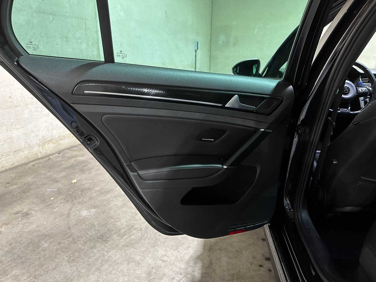 Volkswagen Golf 2.0 TSI R 4Motion 300pk 2015, P-916-RV