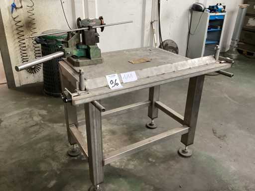 Werkbank met bankschroef