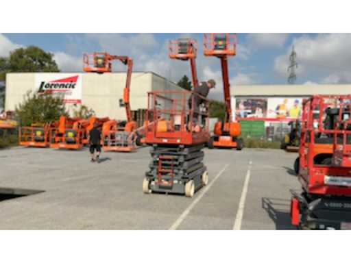 1ed09c97-8d72-4909-bb61-58059a7fa5eb.mp4