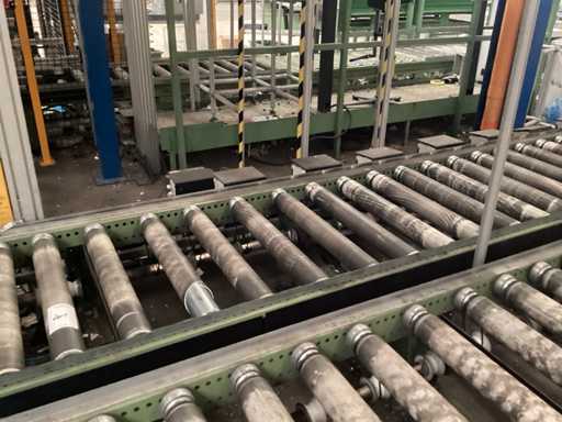 Motorized roller conveyor