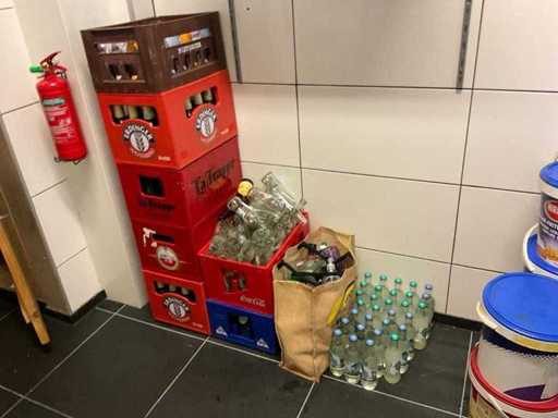 Partij volle en lege flessen