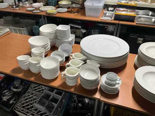 Różne zastawy stołowe