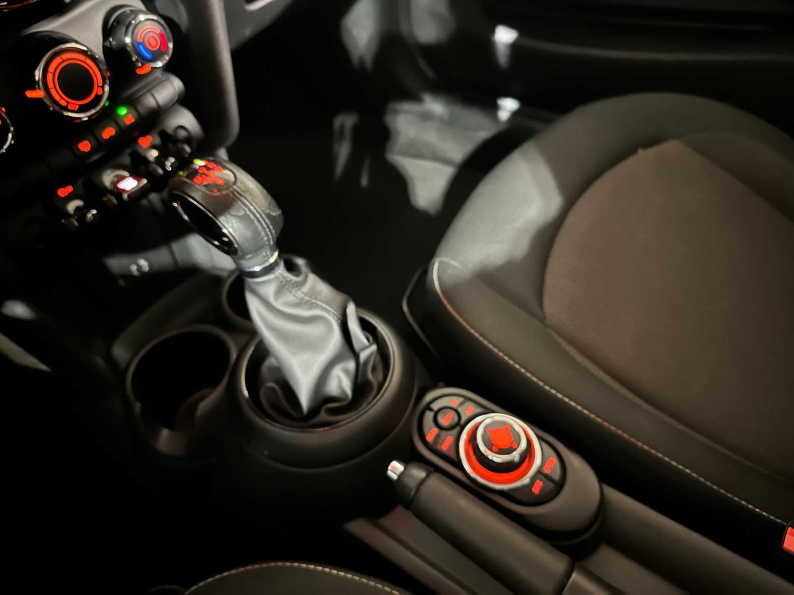 Mini 1.2 One Salt Business -automatic- 102hp 2016, ZD-645-Z