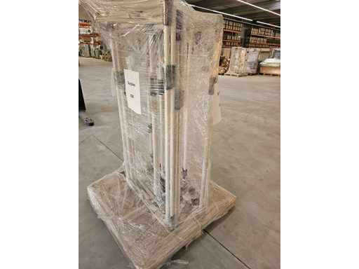   Kleiderständer B = 700 und H = 1500