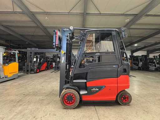 Serviciu 2019 + UVV 05/2027 Linde E40/600H 4.000kg Triplex 571cm Litiu Li-ION 3.+4. Reglaj furcă de supape 135cm Stivuitor electric 9.317 ore