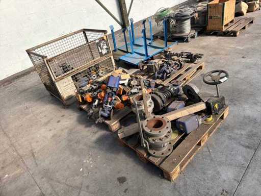 Partij industriële afsluiters, regelkleppen en actuatoren