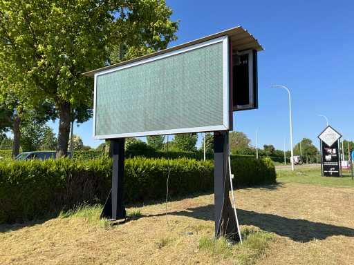 2 x led lichtreclame op zuil met programatie apparatuur en wisselstukken