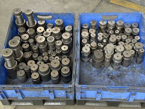   Lot of screw jacks 