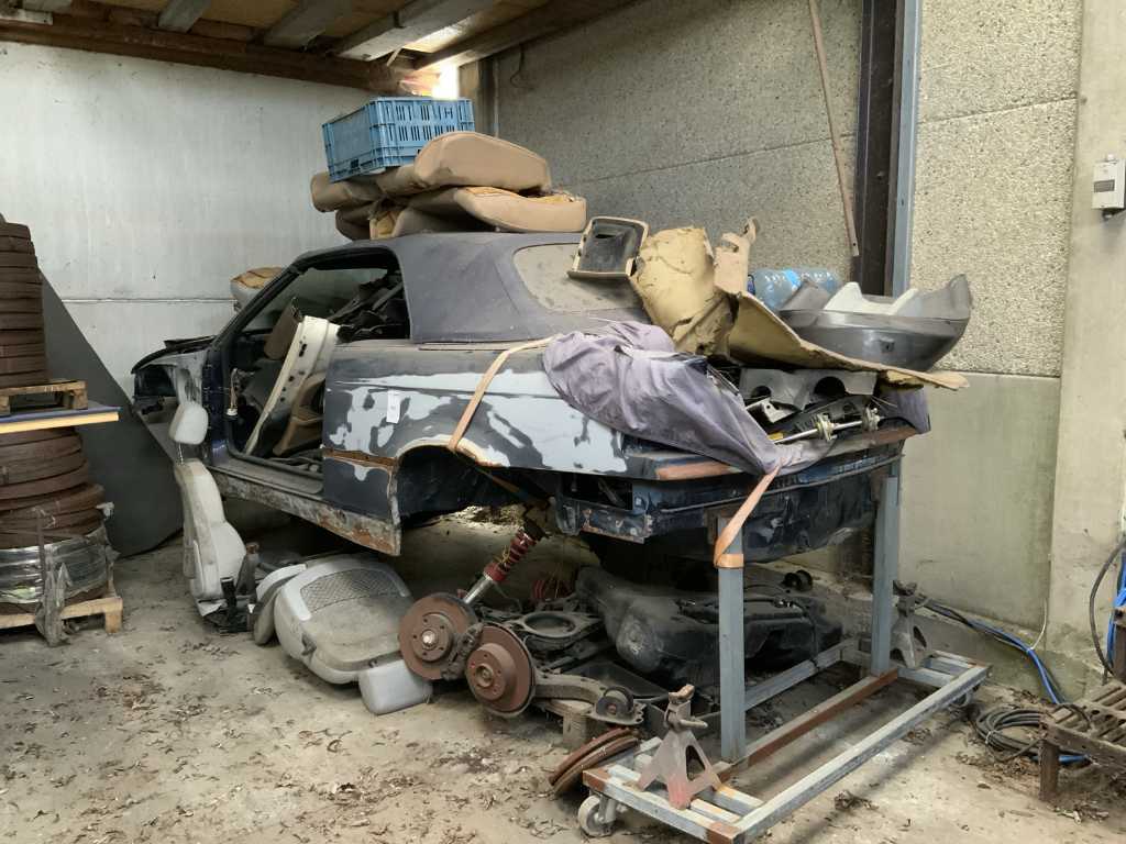 BMW Oldtimer convertible restoration project