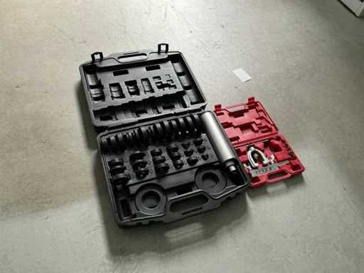 Set di montaggio e set di svasatura Weber and Midlock