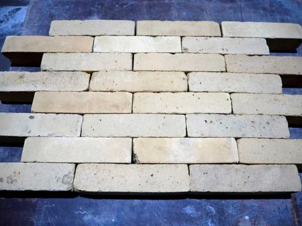 Old baked bricks 17m²
