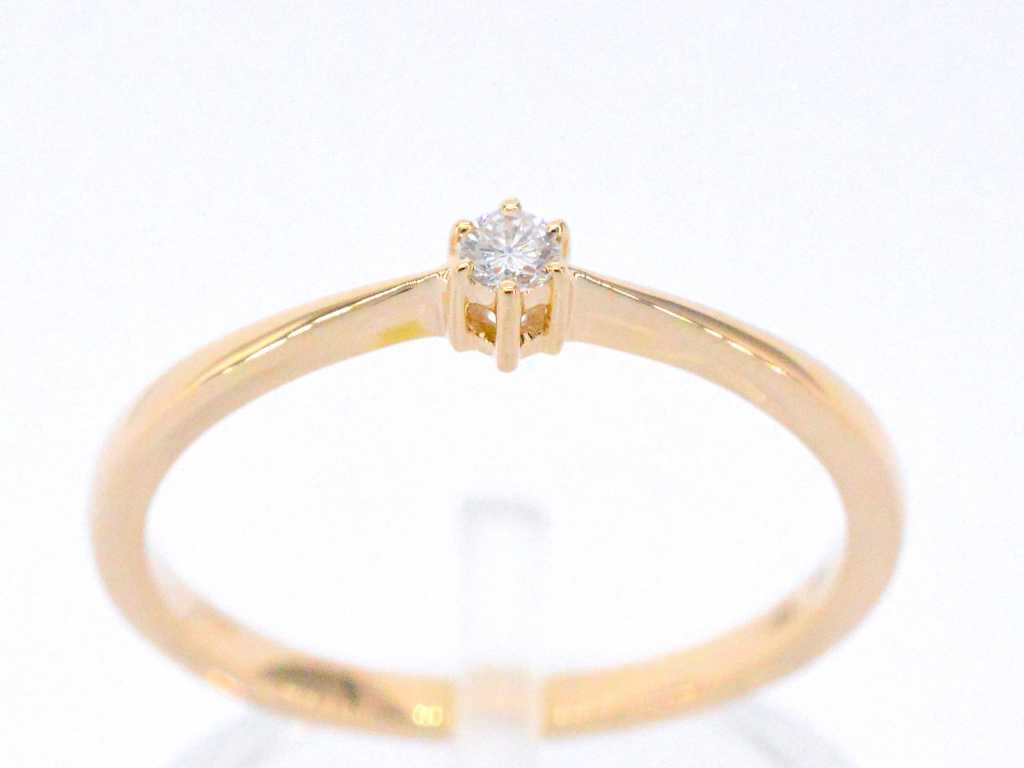 Gold ring solitaire with a brilliant-cut diamond