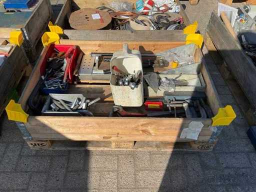 Charge von Handwerkzeugen