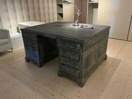 Bureau de notaire vintage cosy