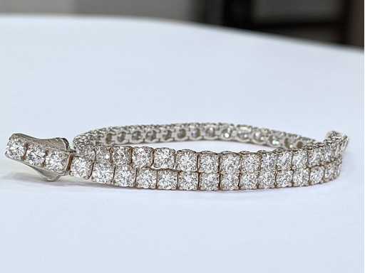 14 Karaat witgouden armband met 6,69 crt. diamant