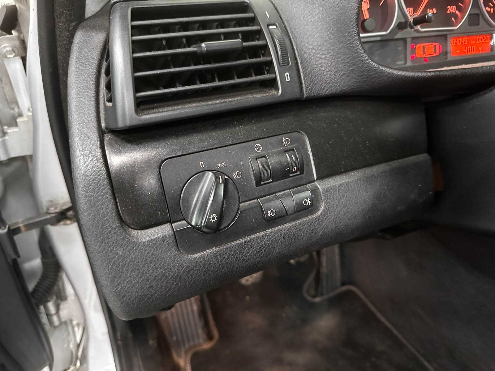 BMW 320i Executive 6-cylinder 150hp 1998, XJ-DS-29