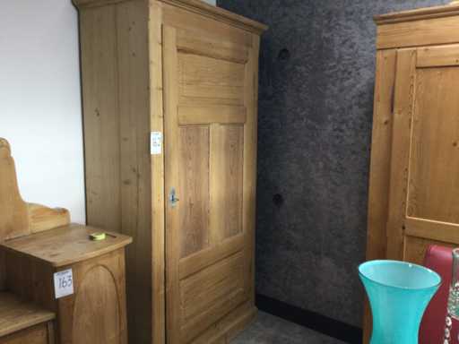 Armadio scolastico in pino antico