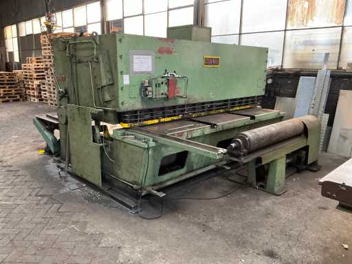 Darley guillotine scissors