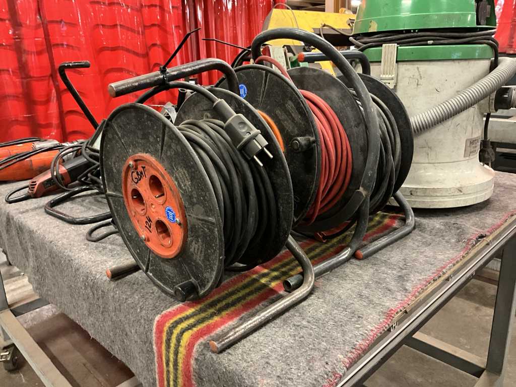 Various cable reels (3x)