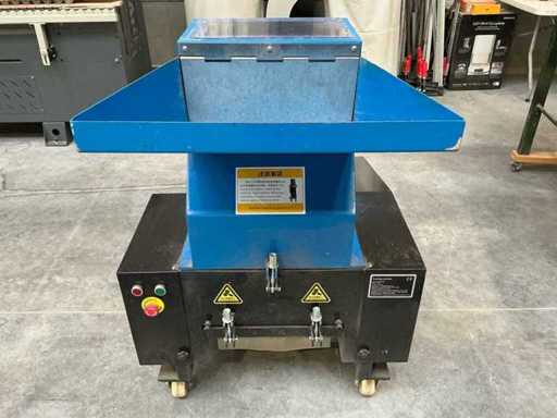 2025 XFS400 Shredder