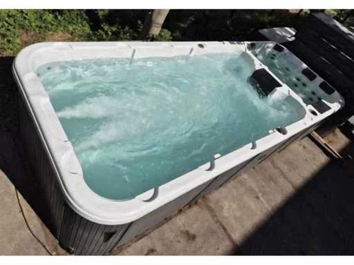 Jacuzzi, sauna, ice baths, swimming pools and massage chairs