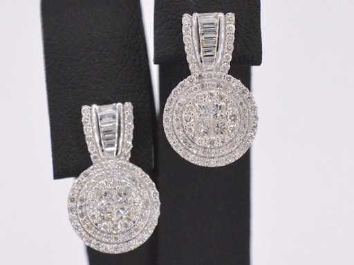 White gold earrings with brilliant cut diamonds