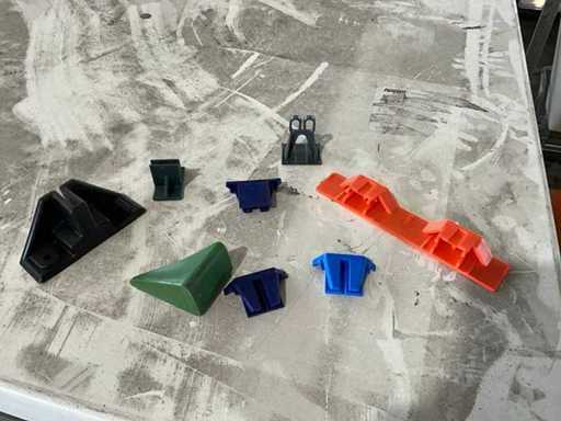 Partia plastikowych części