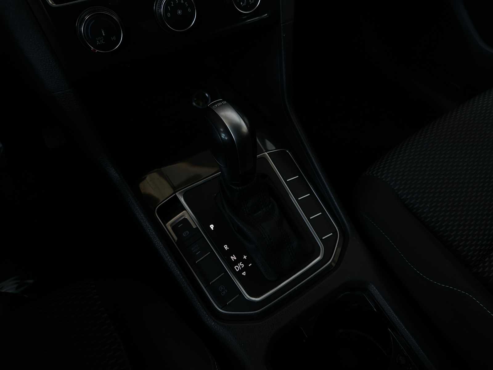 Volkswagen Golf Sportsvan 1.0 TSI Highline 110pk 2018, N-155-RT