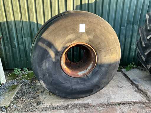 Pneumatique Michelin avec jante