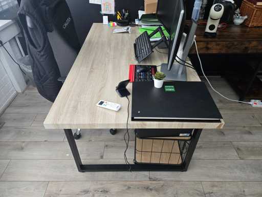 1x tafel 160x90x75 inventaris opruiming