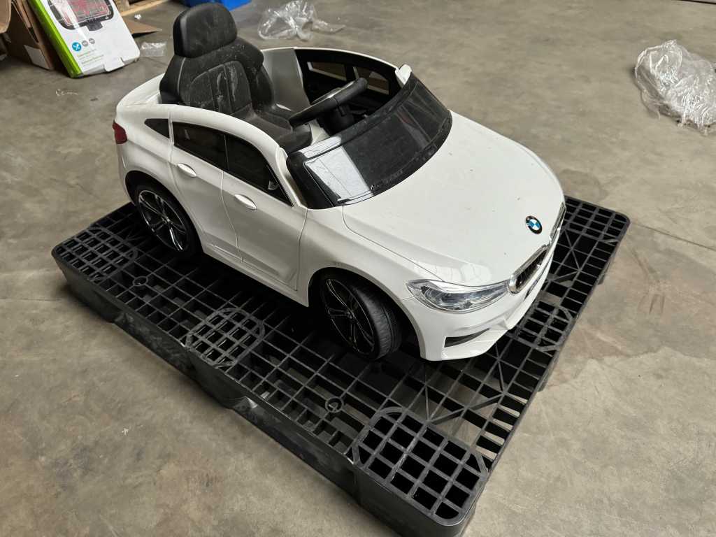 BMW - 6GT - Veicolo