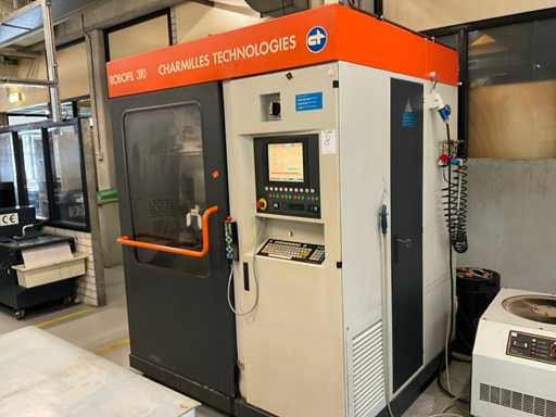 1993 Charmills ROBOFILL 310 Draht-EDM- und EDM-Maschine