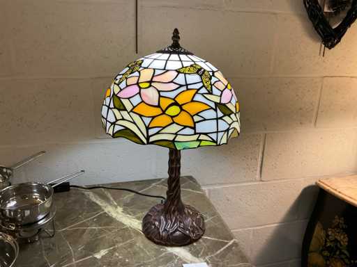 Tiffany Tafellamp met bloemendecor en vlinders