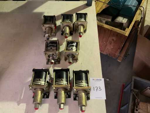 Trituración de bombas neumáticas de fluido (8x)