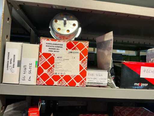 Lot motor onderdelen (65x)