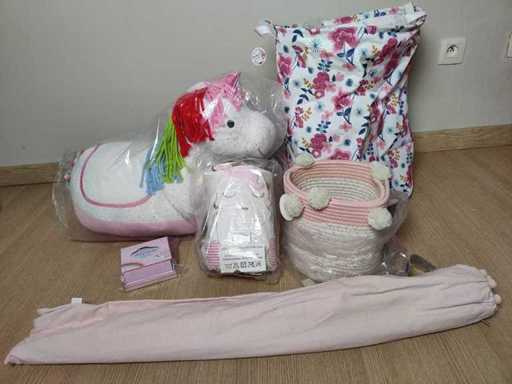 Baby en peuter pakket: Eenhoorn zitje - babysokken eenhoorn - eenhoorn dekentje - tipi tentje - 2 opbergzakken - 2 commodemandjes