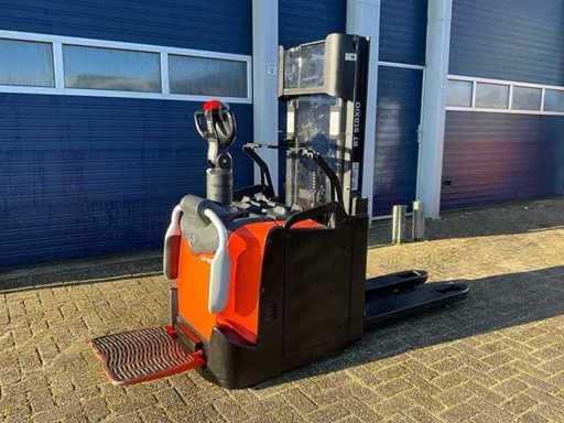 2016 BT SPE200D Stacker
