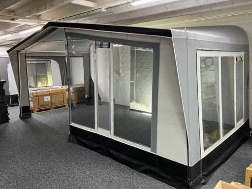 Cort cu copertină marca Prisma 260 (918-938 cm)