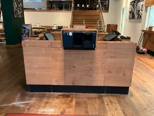 Welkomstbalie met apparatuur