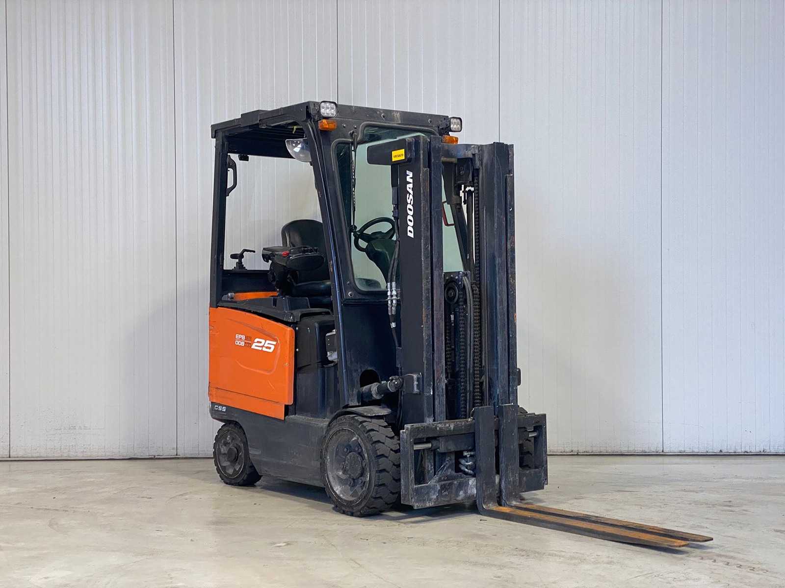 Doosan – 2018 – BC25S-7 – 4.29M Triplex, Free-Lift, Side-Shift – Forklift