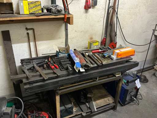 Assortiment de divers accessoires de soudure