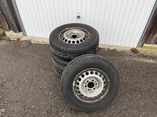 VW - Crafter - - Car tyre